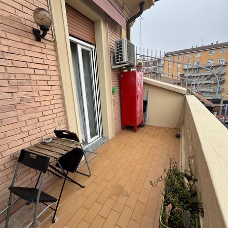 Central And Cosy Apartament Болонья Экстерьер фото