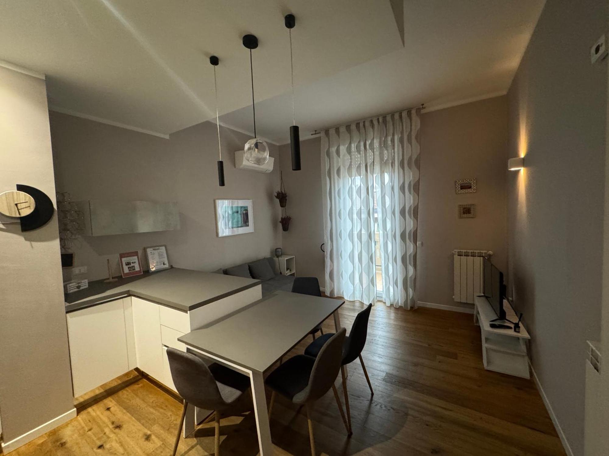Central And Cosy Apartament Болонья Экстерьер фото