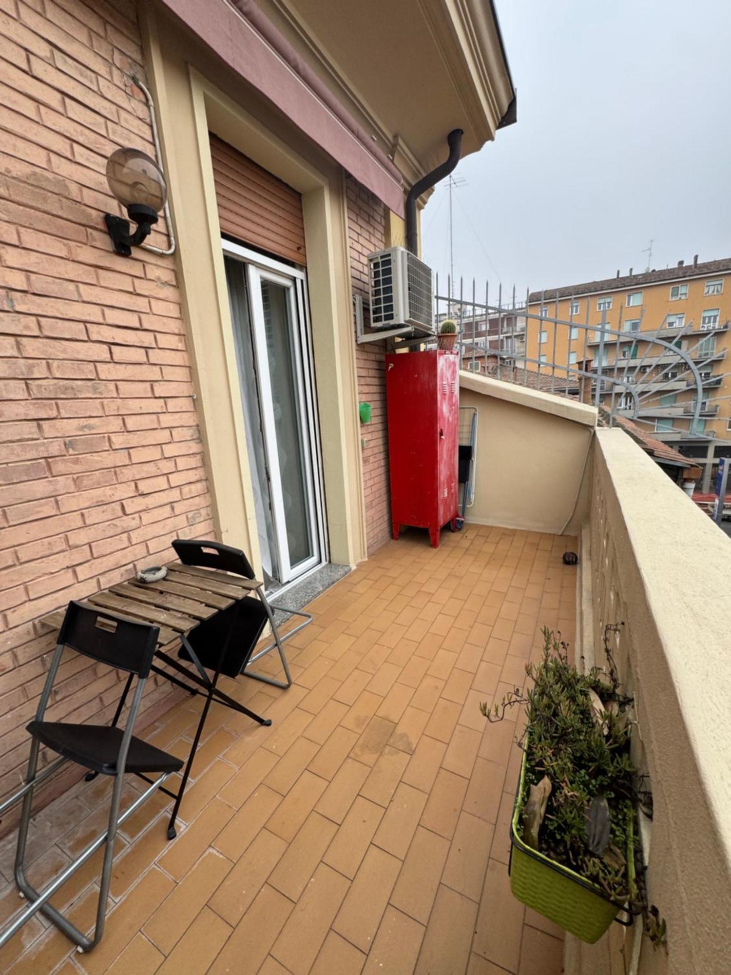 Central And Cosy Apartament Болонья Экстерьер фото