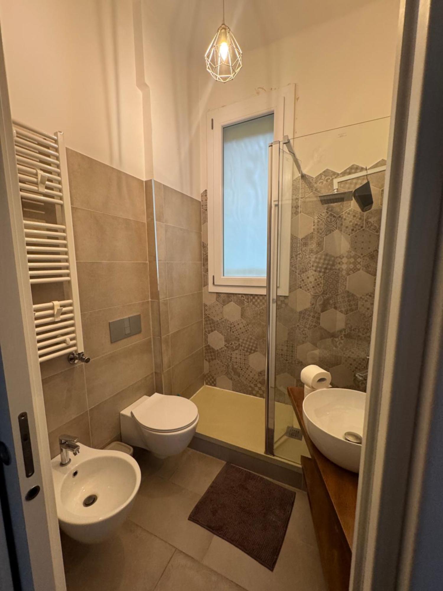 Central And Cosy Apartament Болонья Экстерьер фото