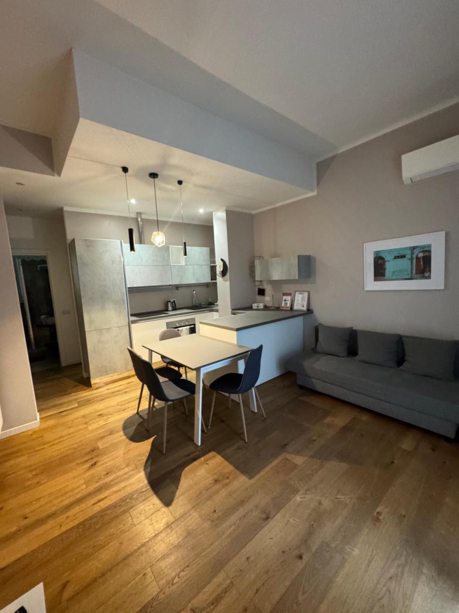 Central And Cosy Apartament Болонья Экстерьер фото